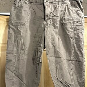 Woman’s Brown capris